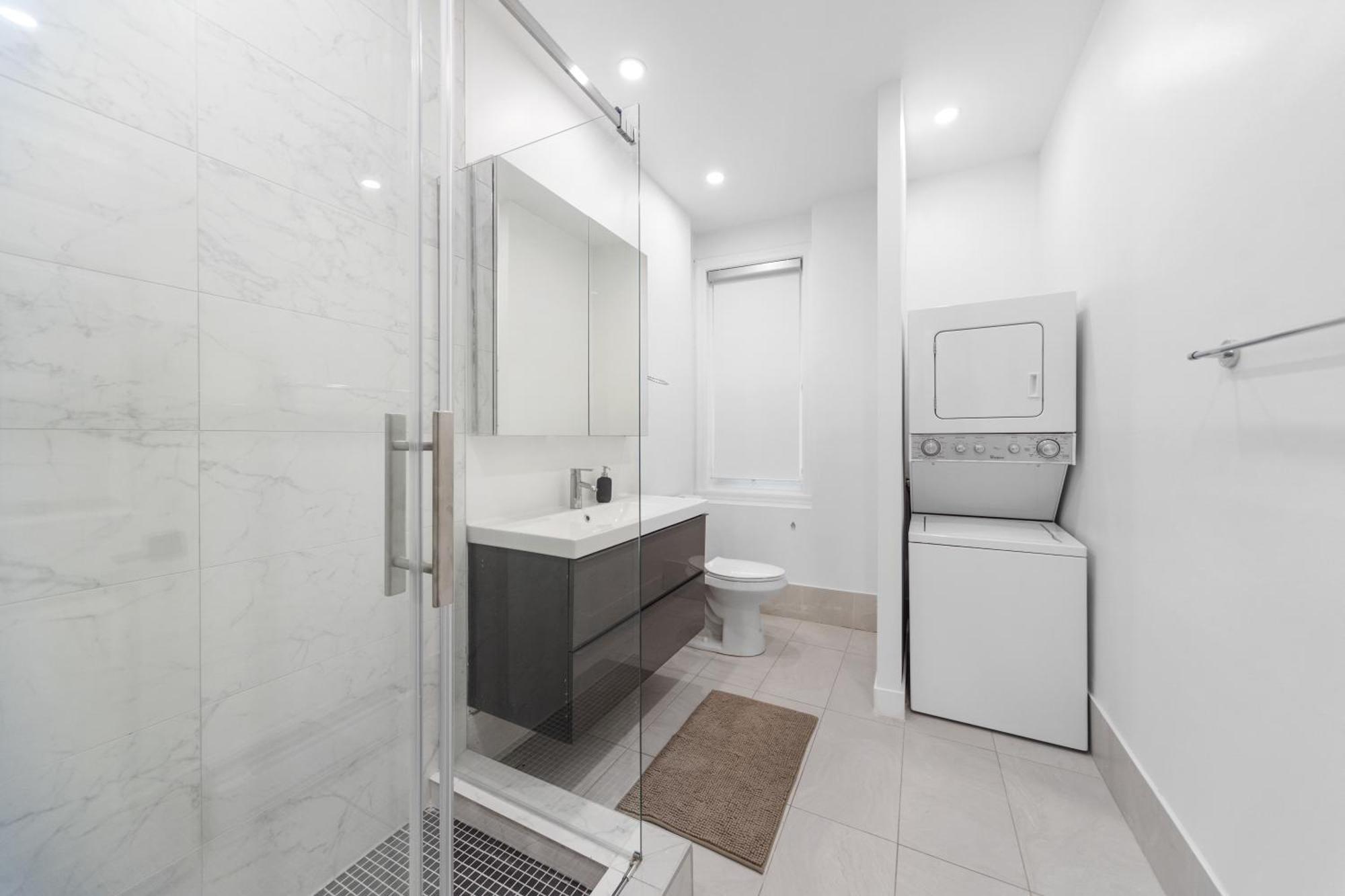 Modern And Cozy 4 Bedrooms Sleep 12 Монреал Екстериор снимка