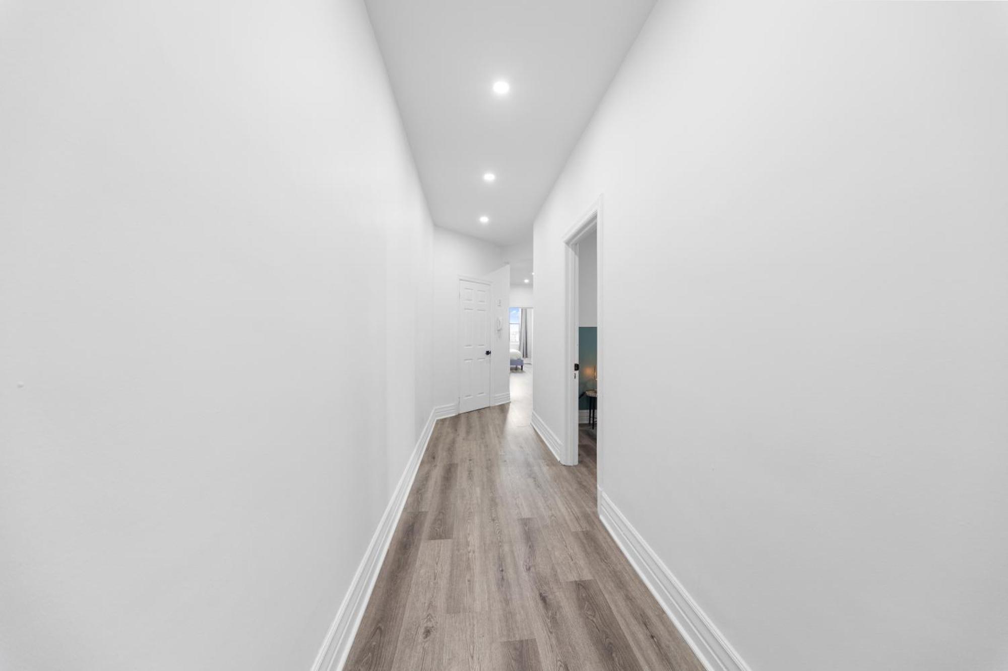 Modern And Cozy 4 Bedrooms Sleep 12 Монреал Екстериор снимка