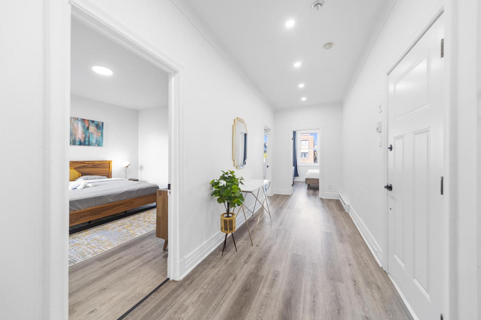 Modern And Cozy 4 Bedrooms Sleep 12 Монреал Екстериор снимка