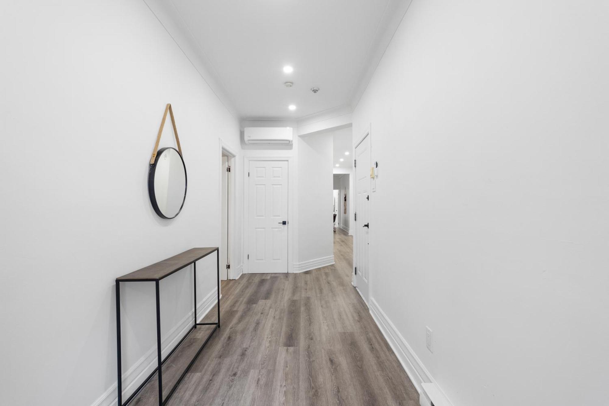 Modern And Cozy 4 Bedrooms Sleep 12 Монреал Екстериор снимка